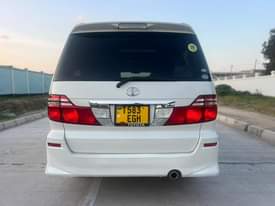 A picture of  GARI LINAUZWA TOYOTA ALPHARD usajiri EGH mwaka 2006 rangi