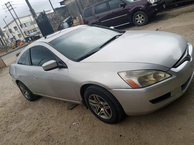 A picture of Honda Accord 2004