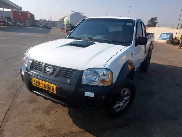 used nissan np300