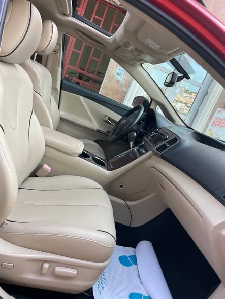 A picture of Toyota venza 2010