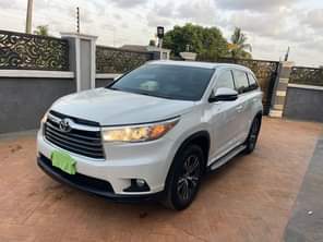 A picture of OMG This is astonishing clean and fully loaded Toyota Highlander