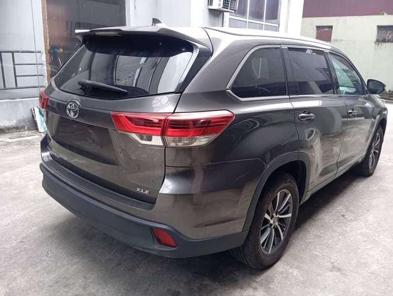 A picture of 2018 Toyota Highlander XLE Full Option Direct Foreign Used Key