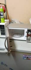 A picture of 20L capacity Hisense microwave on the sale