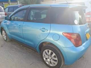 A picture of 2003 Toyota I s t
