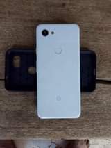 A picture of Google pixel 3a na Smartwatch