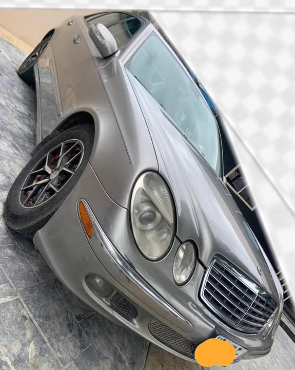 A picture of Sharp Grade 2006 E350 Benzo 3 7m Buyer settles 150k