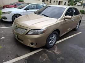 A picture of Distress distress Toyota muscle Camry 2010 model with venza engine