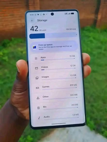 A picture of GOOGLE PIXEL 7PRO RAM 8 STORAGE 128 TZS 180 000