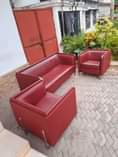 A picture of Sofa set leather mpyaaa nipo Ubungo 550 000