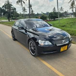 A picture of Toyota mark x