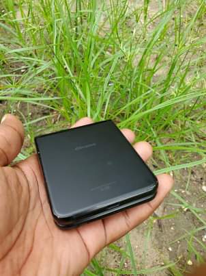 A picture of SAMSUNG GALAXY Z FLIP 3 5g ORIGINAL FROM KOREA