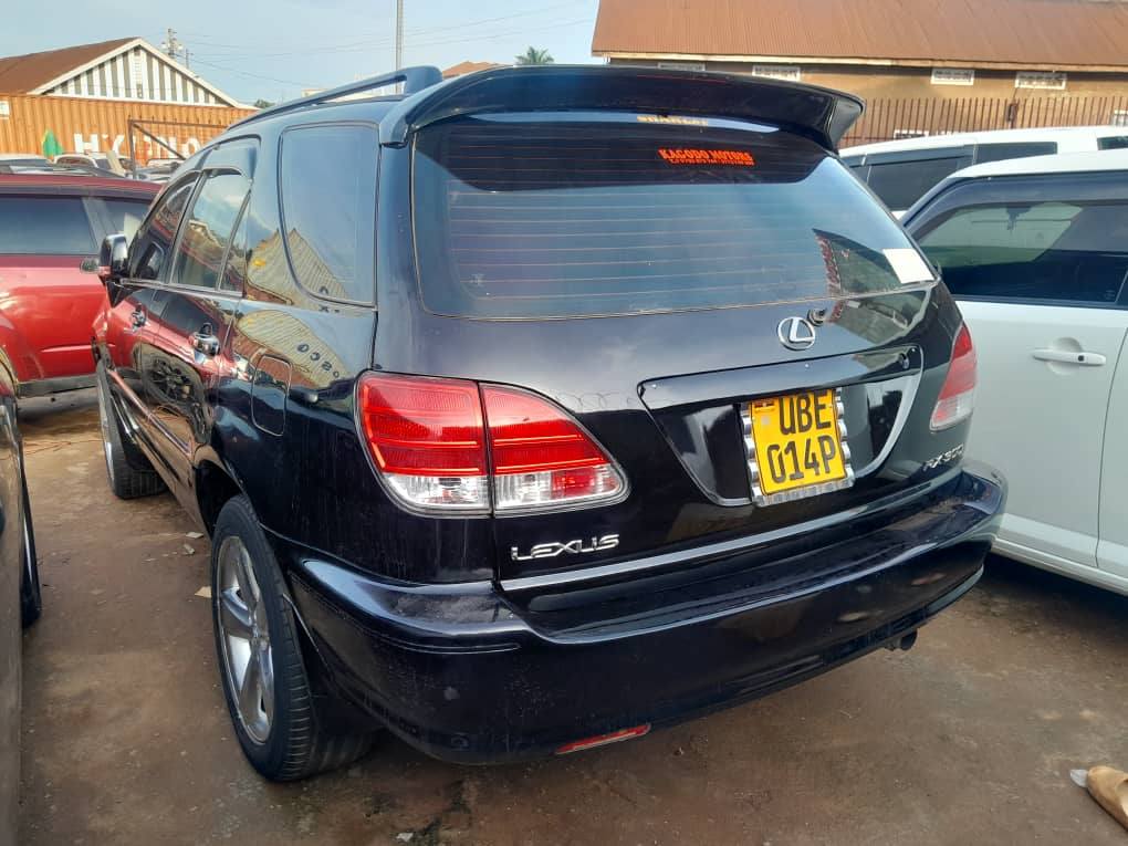 A picture of Lexus Rx 300