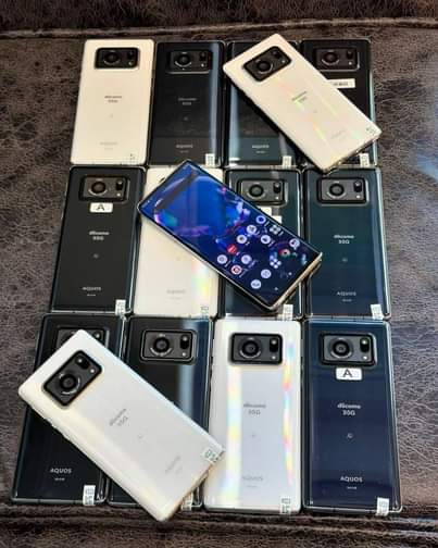 A picture of Aquos R6 used clean