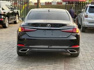 A picture of 2019 Lexus ES 350 FWD Mileage 41000 Trans Automatic Engine