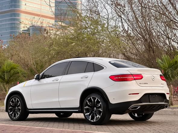 A picture of MERCEDES BENZ GLC 220d 2017