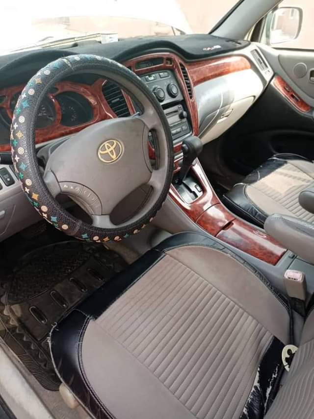 A picture of 2006 Toyota Highlander limited Pure first body Untempered engine gear