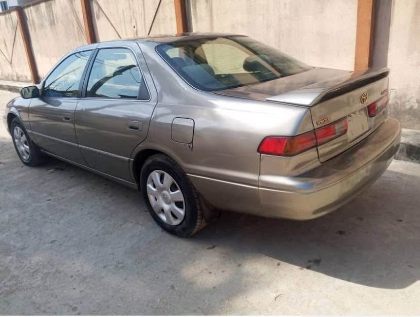A picture of Toyota Camry 2002 Model TinyLight