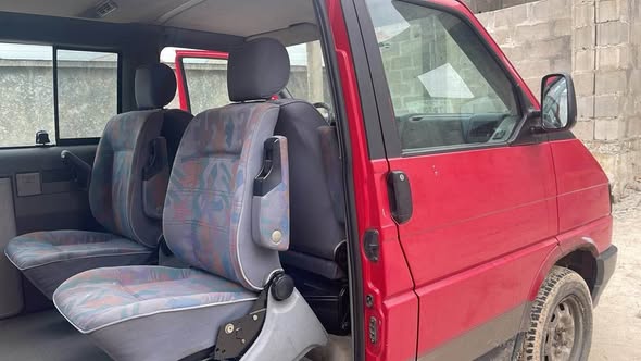 A picture of Volkswagen Bus Petrol engine Foreign used Price 6 5m
