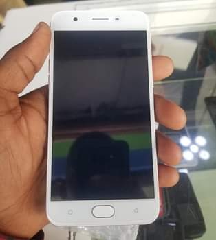 A picture of Vivo y53 Oppo A57