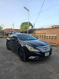 A picture of Hyundai sonata 2013