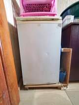 A picture of FRIJI MTUMBA LINAUZA BEI 230K MAONGEZI YAPO