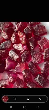 A picture of Precious stones gold rubis ametist