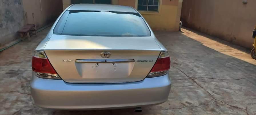A picture of Toyota Camry 04