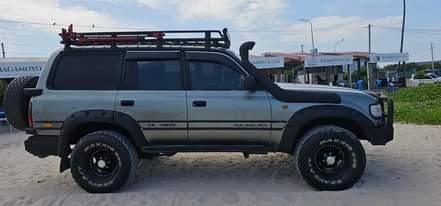 A picture of Toyota Landcruiser 80 series