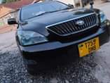 A picture of 2005 Toyota Harrier 1