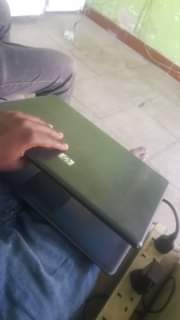 A picture of HP LAPTOP KIPENGELE BATTERY HAIKAI KABISA NA CHAJI 0689355953