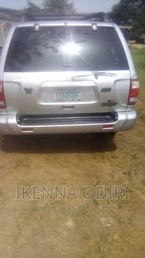 A picture of Nissan pathfinder in pristine condition