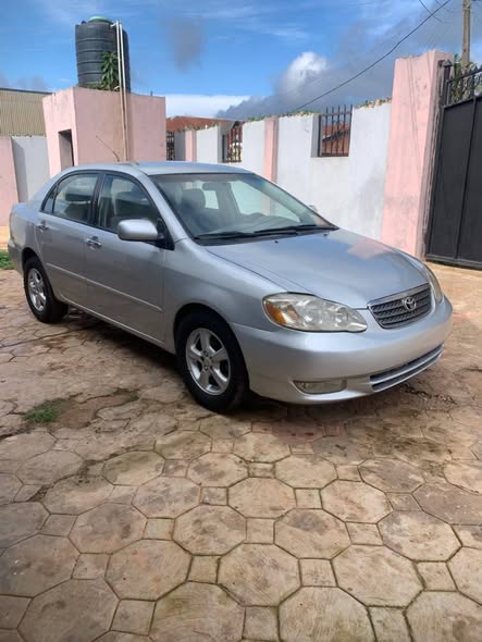 A picture of Toyota Corolla 04