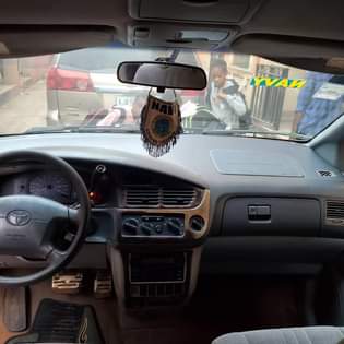 A picture of 02 Toyota sienna