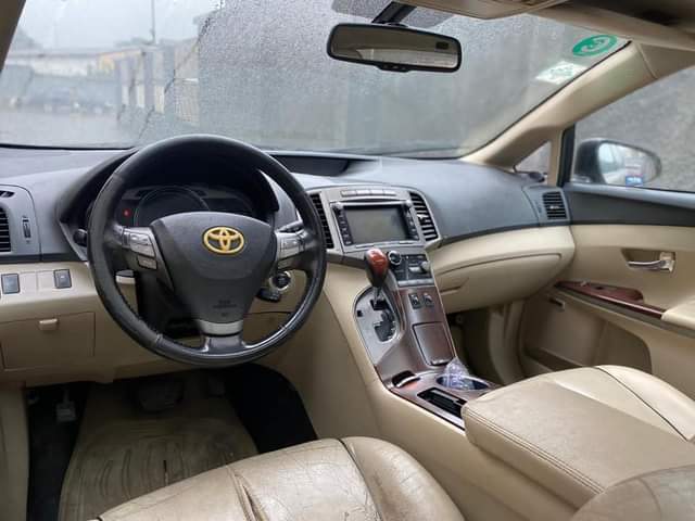 A picture of Toyota Venza 2012