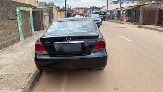 A picture of Toyota Camry 06 direct