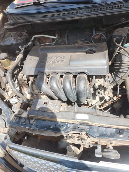 A picture of Pontiac vibe 2004 model