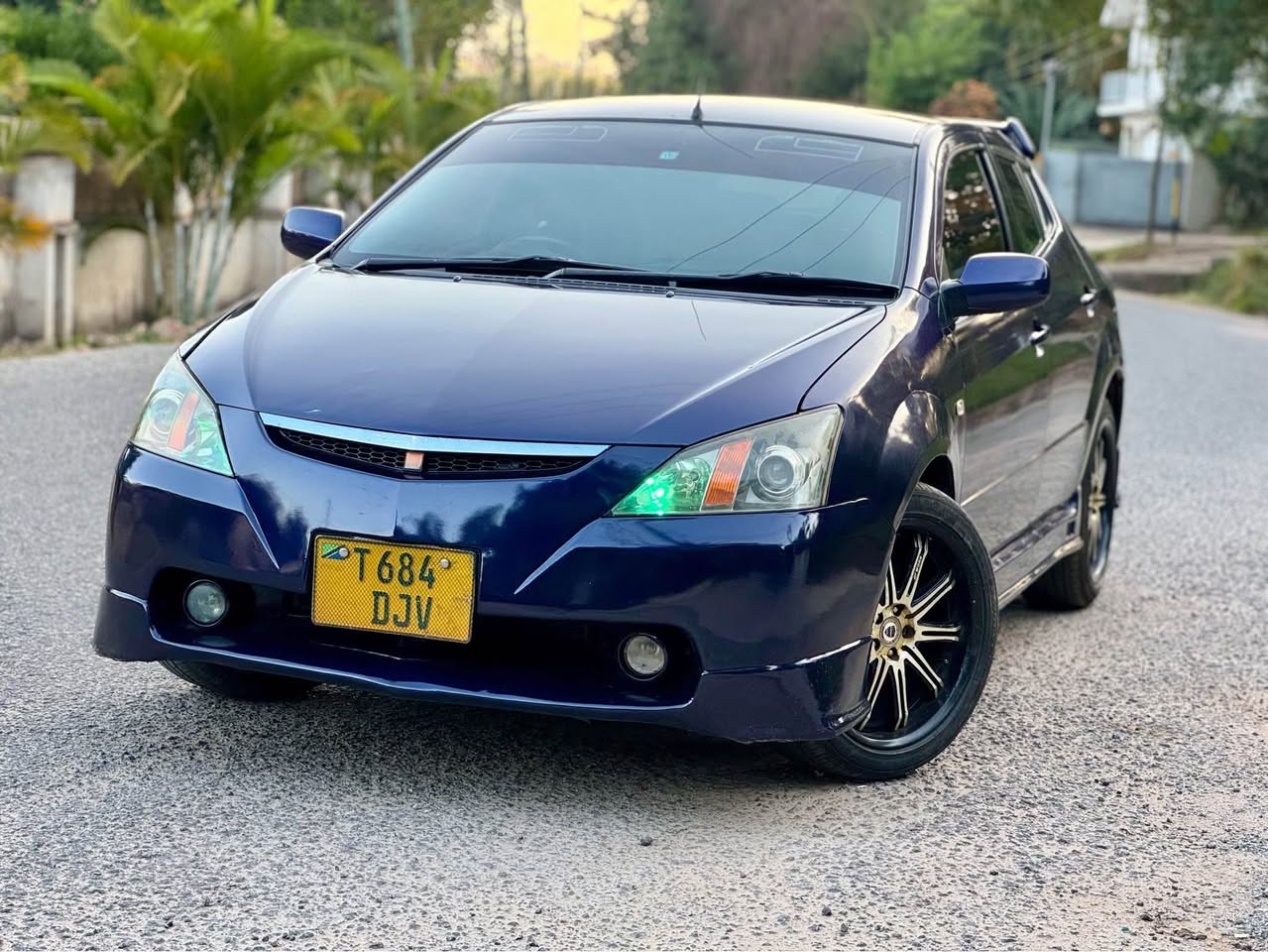 A picture of Toyota will