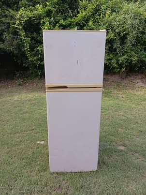 A picture of Ofa ofa nauza fridge ya aamsung double door bei 280000