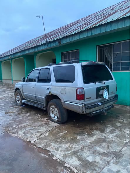A picture of 1999 model Toyota 4Runner