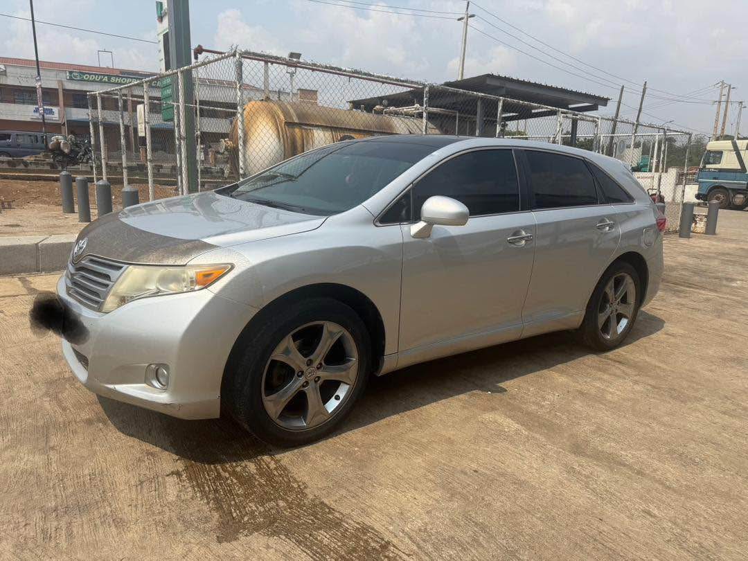 A picture of Toks standard Toyota Venza AWD. Year 2011 16M