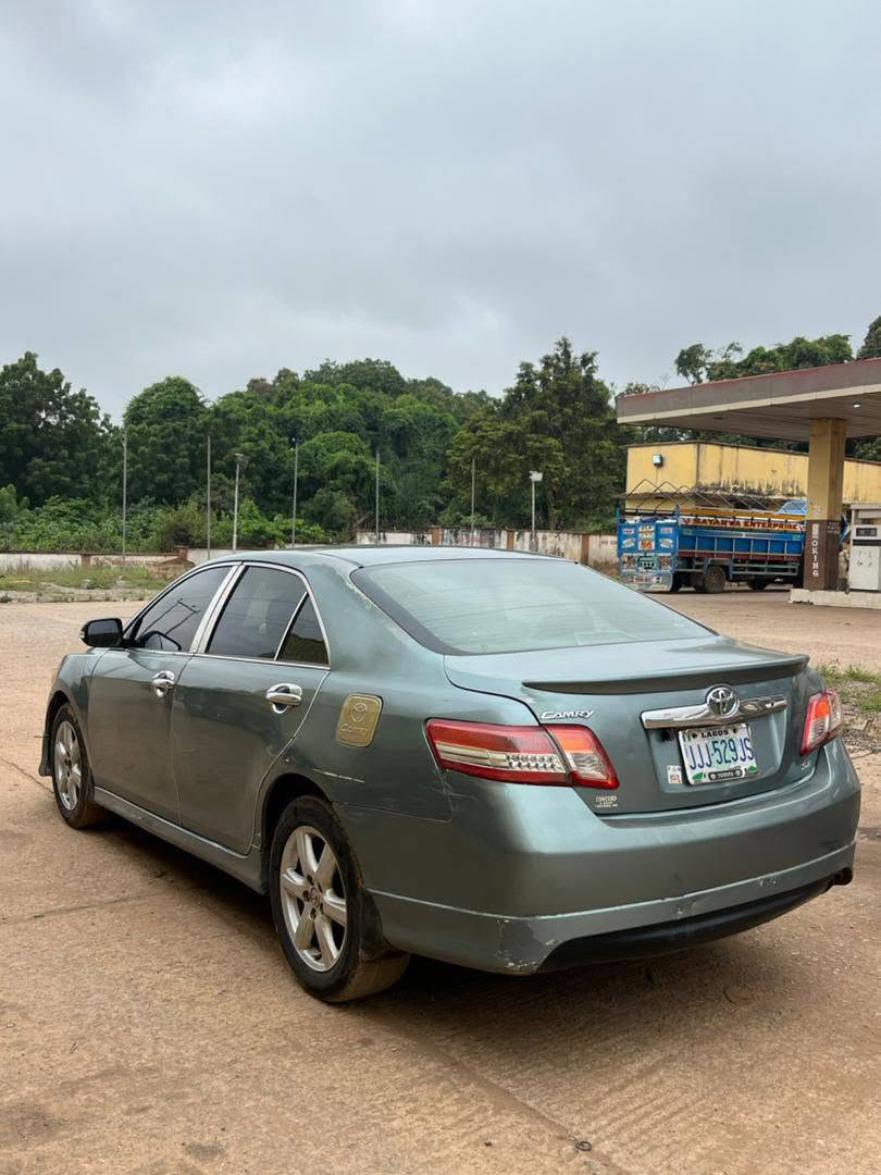 A picture of Toyota Camry Sport 08