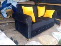 A picture of Nauzaa sofa nzul na kubadilisha kitamba cm Whatsapp 0693806873