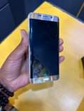 A picture of Samsung galaxy s6 edge used