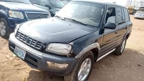 A picture of Toyota RAV4 1999 Neatly used car Engine and gear working