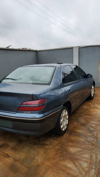 A picture of Peugeot 406