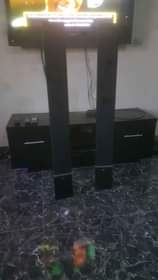 A picture of LG home theater speaker with out stand base 2pcs