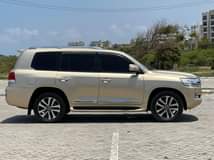 A picture of LANDCRUISER V8
