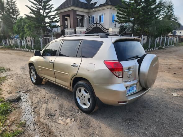 A picture of Toyota rav4 2009 model