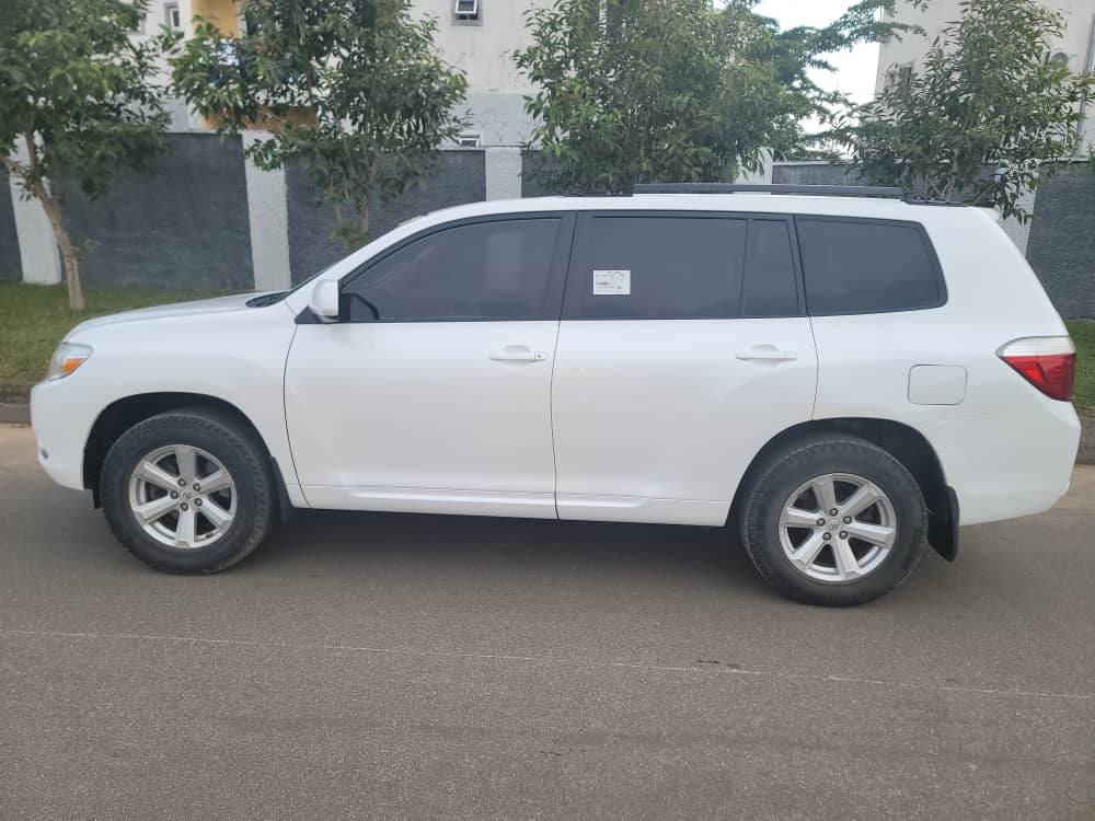 A picture of Toyota Highlander 2010