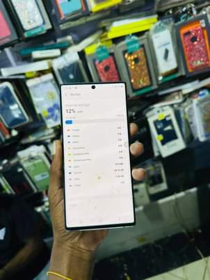A picture of Samsung galaxy Note 10 plus 5G Storage 256gbs 12gb ram